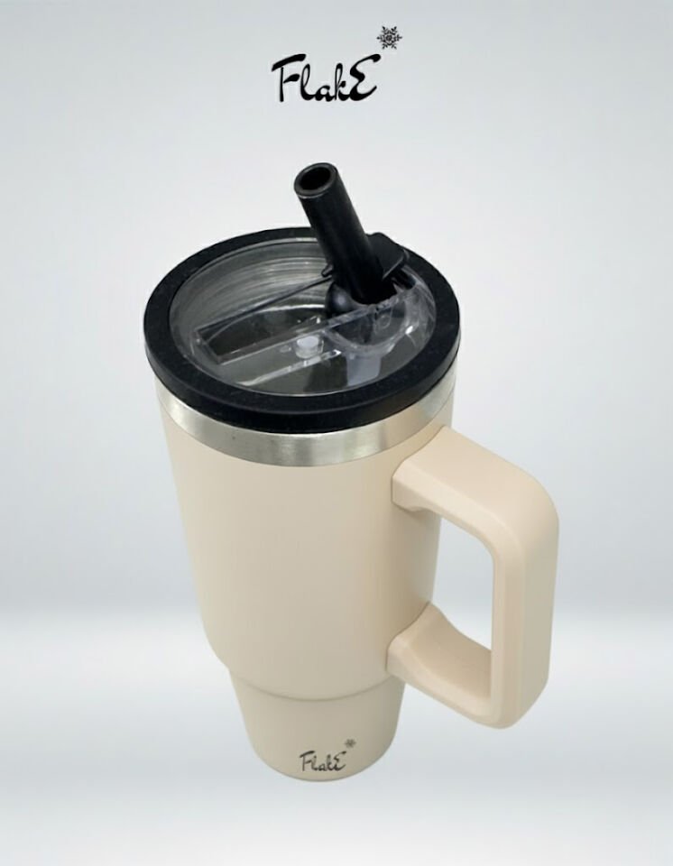 Flake Yüksek Kaliteli Paslanmaz Çelik Kendinden  Pipetli Yandan Tutmalı Kulplu Termos 30 Oz 0,9 LT   kamp, ofis, spor ve seyahat için uygun Paslanmaz çelik gövdesi Bej