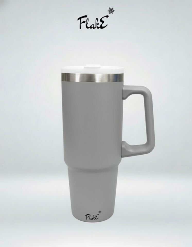 Flake Yüksek Kaliteli Paslanmaz Çelik Kendinden  Pipetli Yandan Tutmalı Kulplu Termos 30 Oz 0,9 LT   kamp, ofis, spor ve seyahat için uygun Paslanmaz çelik gövdesi Gri