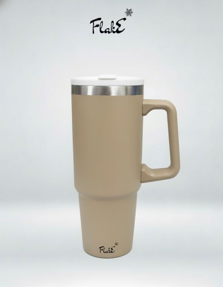 Flake Yüksek Kaliteli Paslanmaz Çelik Kendinden  Pipetli Yandan Tutmalı Kulplu Termos 30 Oz 0,9 LT   kamp, ofis, spor ve seyahat için uygun Paslanmaz çelik gövdesi Kil Kahve